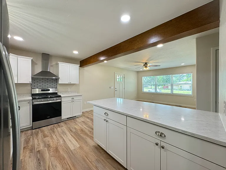 1442 E Broadway St — Photo 20