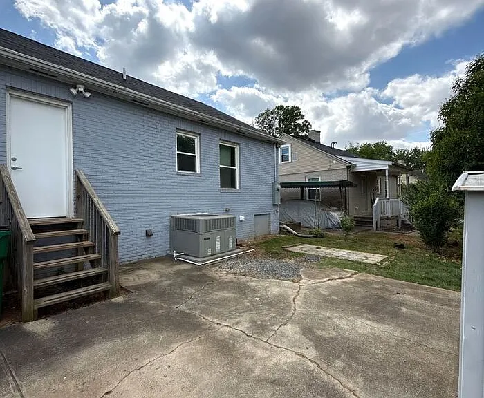 300 E Peterson Dr — Photo 16