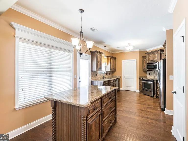 203 Norfolk Cir — Photo 6