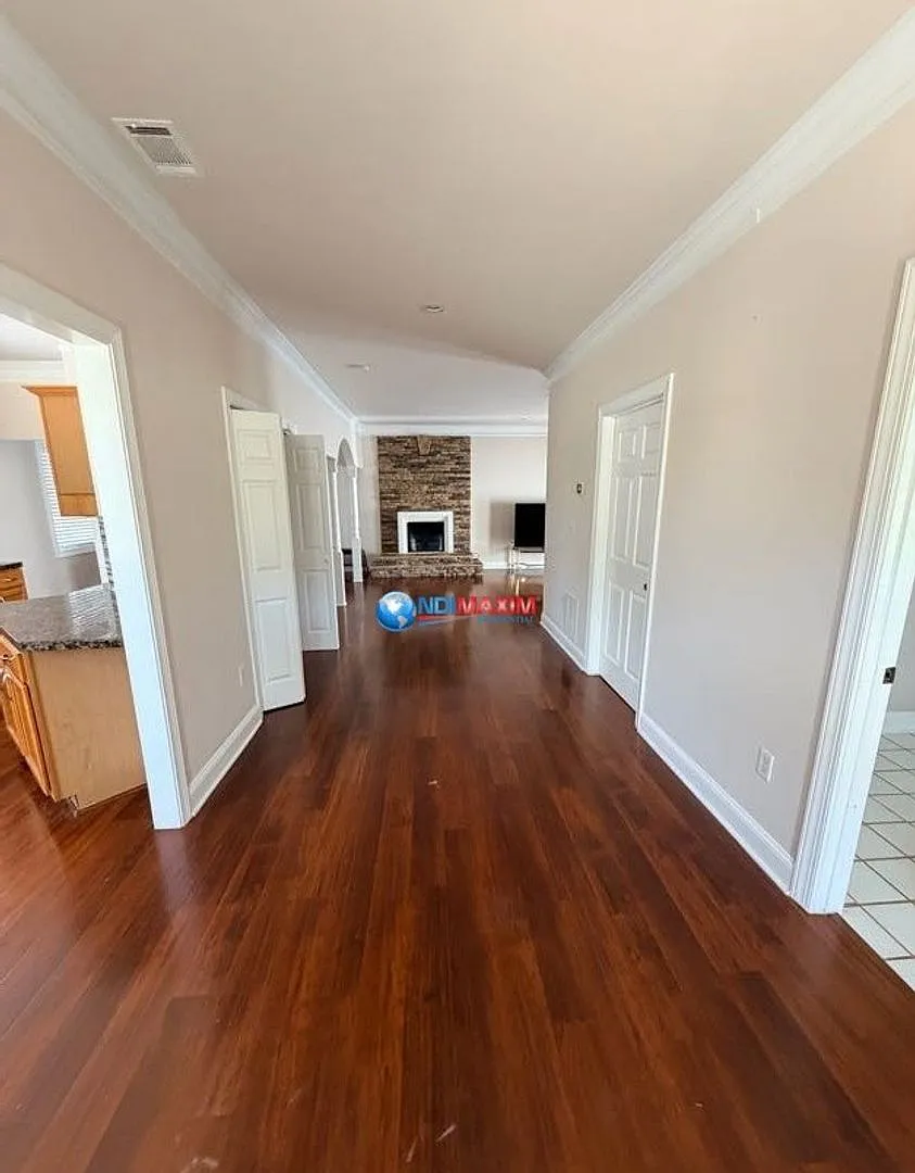Nice 2-story house in the City of BUFORD schools + separate in-law suite — Photo 2
