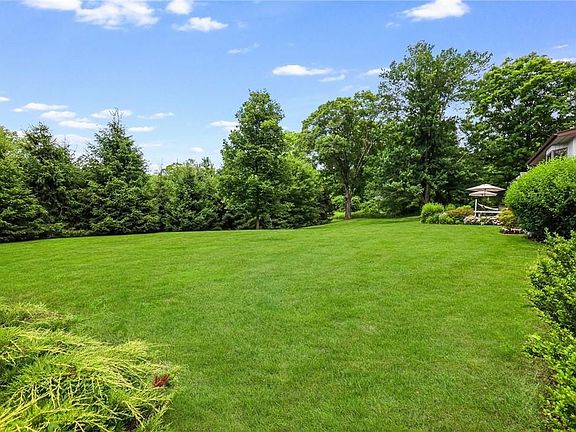 3rd image of 27 Logan Ln