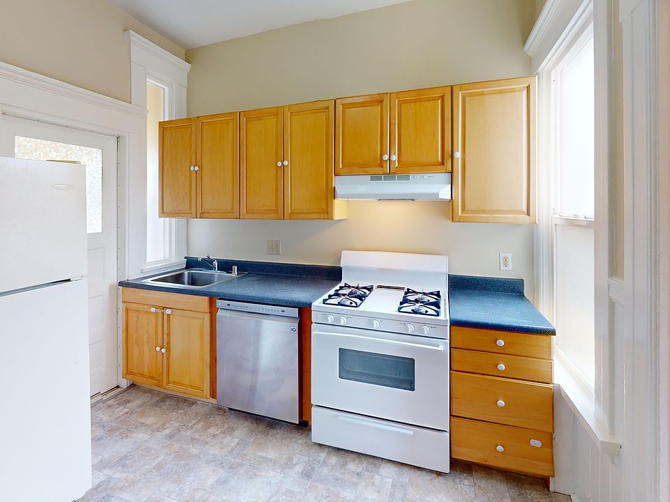 1st image of 1110A Lake St