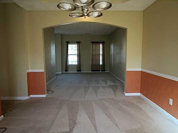 3rd image of 807 Westcove Ln
