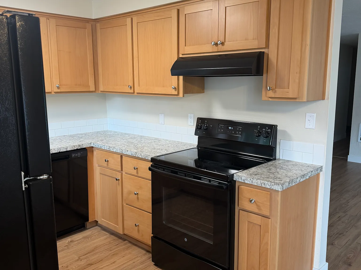 2 bed, 975 sqft, $1,695 — Photo 3