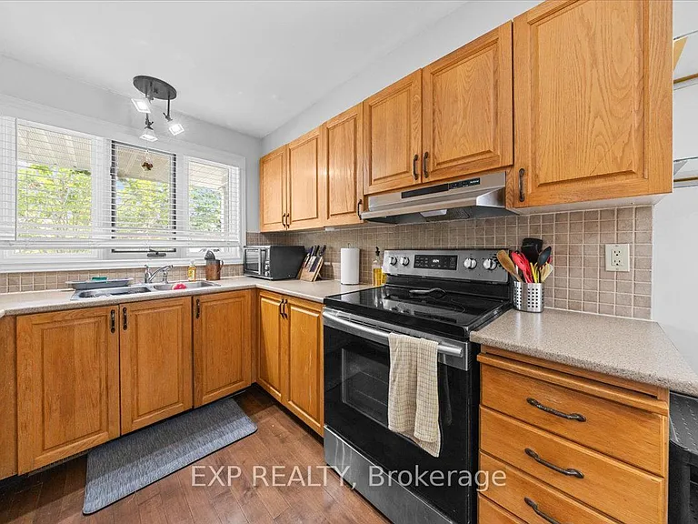 32 Flanders St — Photo 8