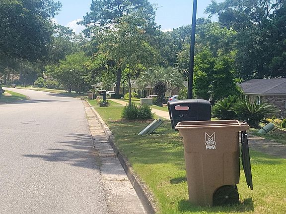 5th image of 5501 Spring Dr
