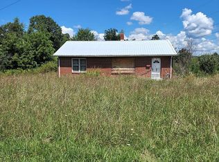 3080 Van Huss Rd, Rose Hill, VA 24281