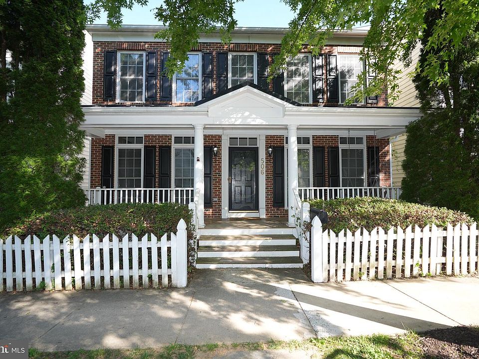 1st image of 506 Leaning Oak St