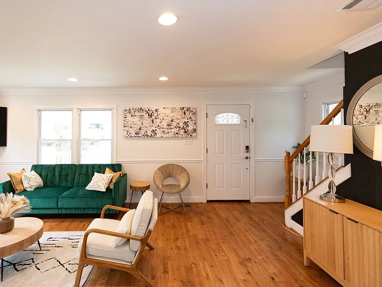 1012 E West Hwy — Photo 8