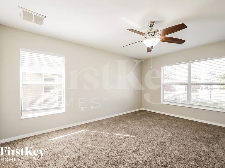 414 Willowbrook Dr — Photo 9