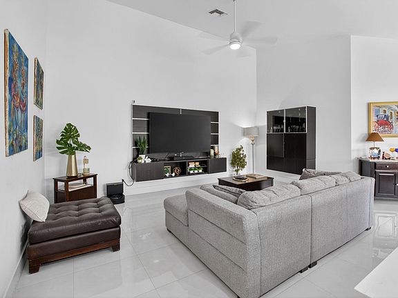 5th image of 5501 Grande Palm Circle