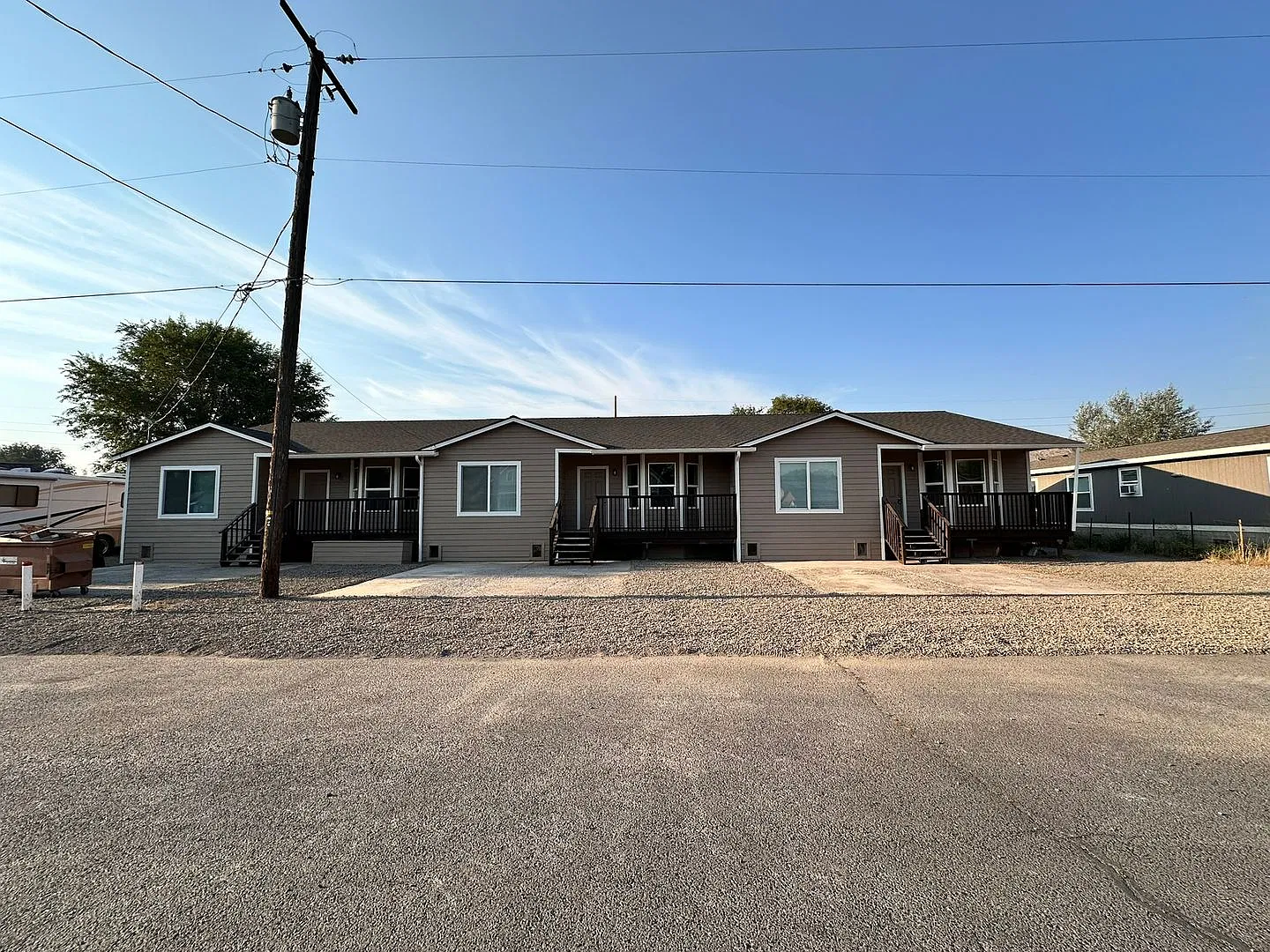 Move In Special! $500 Off First Months Rent! Newly Remodeled 3 Bedroom Tri-Plex In Prineville — Photo 2