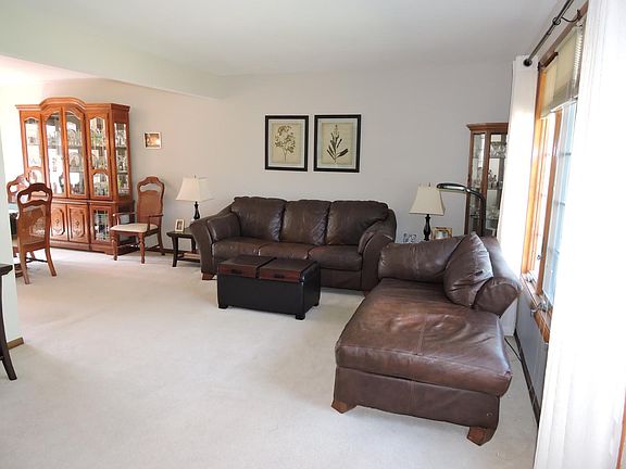 4th image of 16423 Cranberry Ct