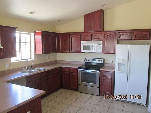 4th image of 482 N Garcia Ln