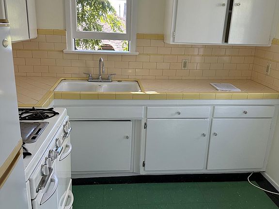 4th image of 1229 N Alvarado St
