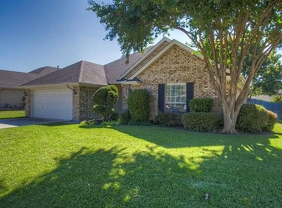 2nd image of 829 Sky Creek Ct