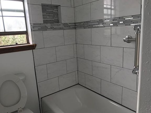 2nd image of 1740 Mariposa Dr