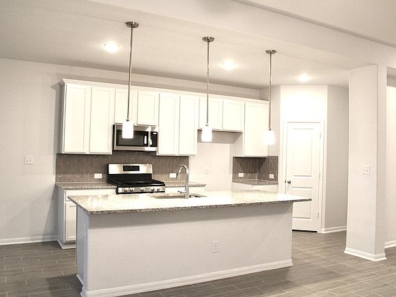 5th image of 949 Blue Oak Blvd