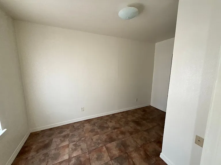 200 S Boulder Ave — Photo 3