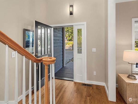3rd image of 6219 31st Avenue NE