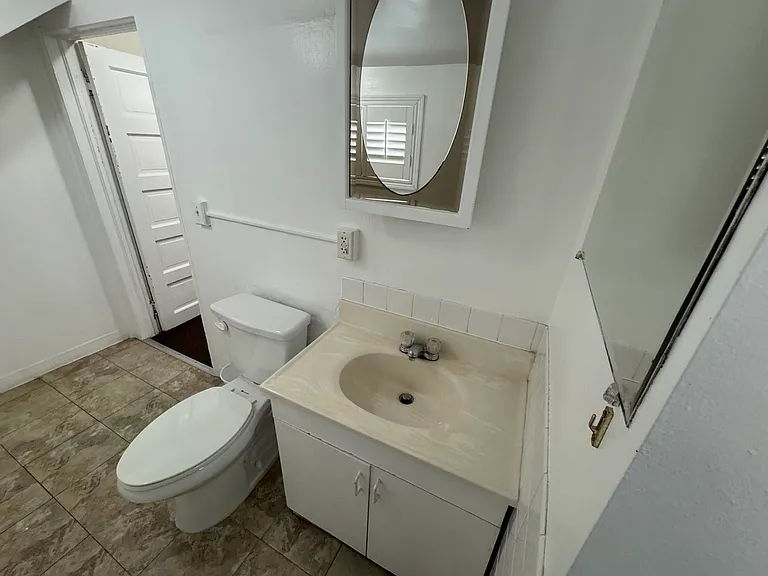1430 W 25th St #1/2 — Photo 13