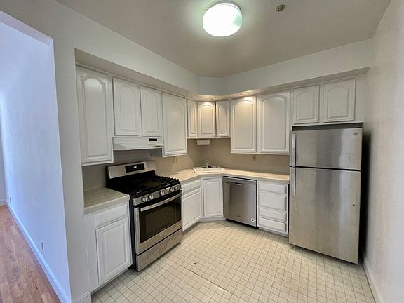 5th image of 3100 Fulton St #4