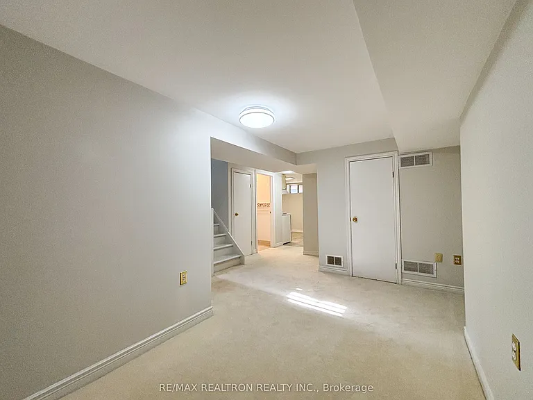 7 Rockport Cres — Photo 13