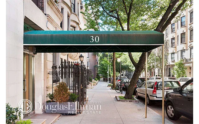 Sold by Douglas Elliman | media 21