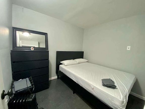 3rd image of 81 Hart St #1A