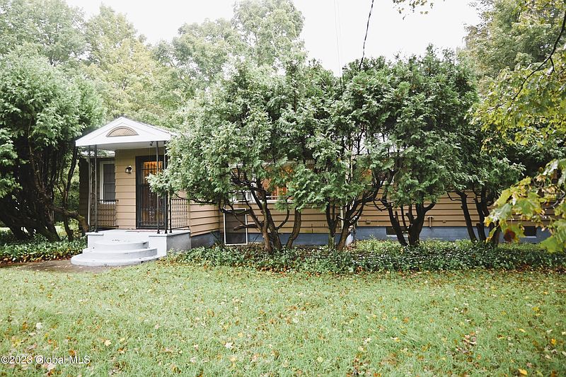 2nd image of 406 Louden Road