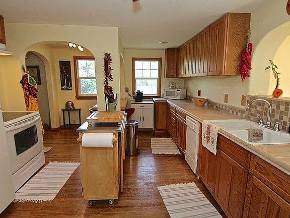 5th image of 1933 Legion Way SE
