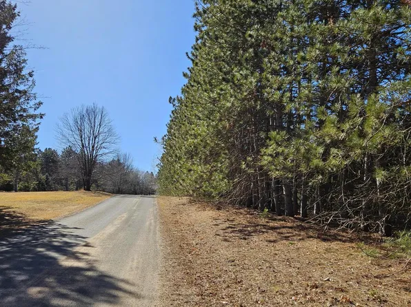 905 Scott Dr, Spooner, WI 54801