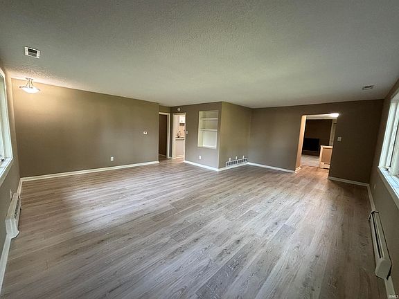 4th image of 3232 Chancellor Dr