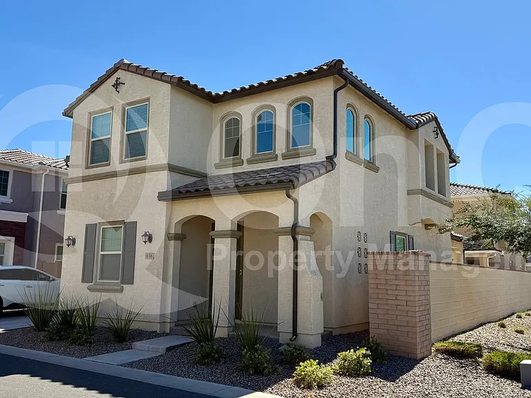 636 S Jacana Ln — Photo 2
