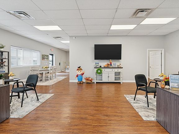 3rd image of 548 N Main St #611505305