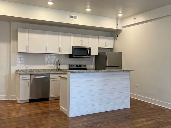 300 Main St #4