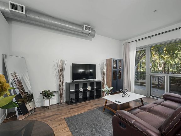 5th image of 889 Date St Unit 116