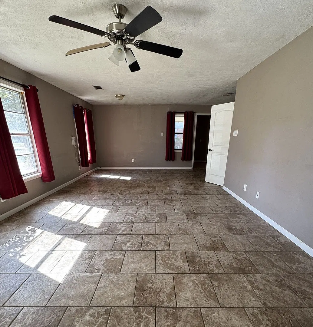 Single Family Residence — Photo 3
