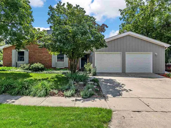 1205 Brookwood Dr, Iowa City, IA 52240