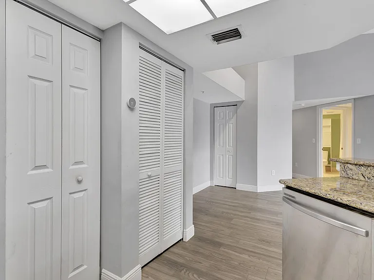 600 Crestwood Ct N #609 — Photo 4