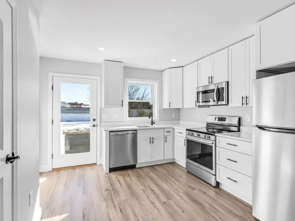 213 Pine St, Springfield, MA 01105