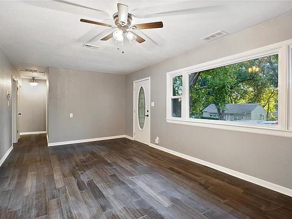 5th image of 611 N 81st Ter