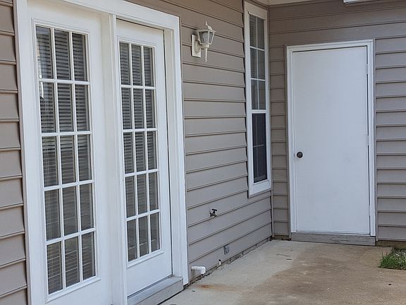 2nd image of 4817 Gatwick Dr