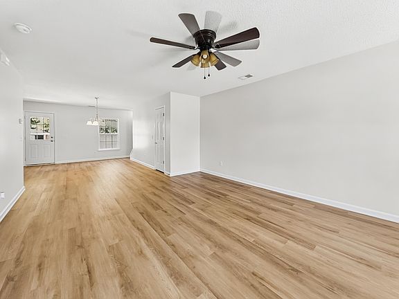3rd image of 213 Arbor Falls Dr