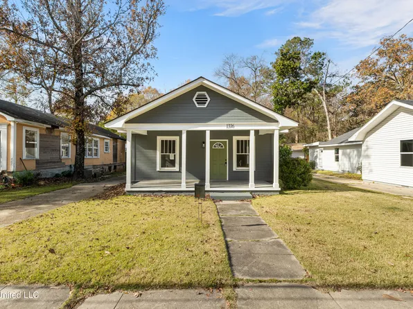 1316 N 5th Ave, Laurel, MS 39440