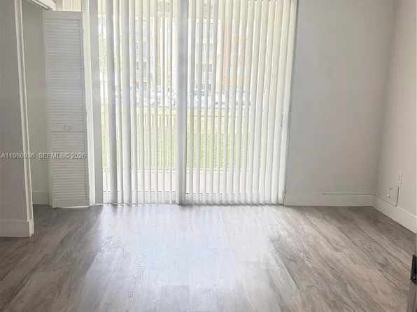 6930 Miami Gardens Dr #1109, Hialeah, FL 33015