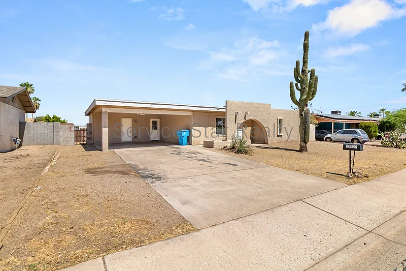 3 bed, 2.0 bath, 1484 sqft, $2,200 — Photo 3