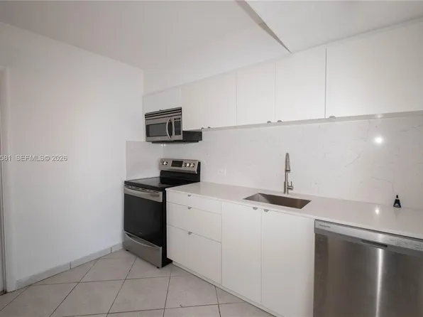 1075 93rd St APT 403, Bay Harbor Islands, FL 33154