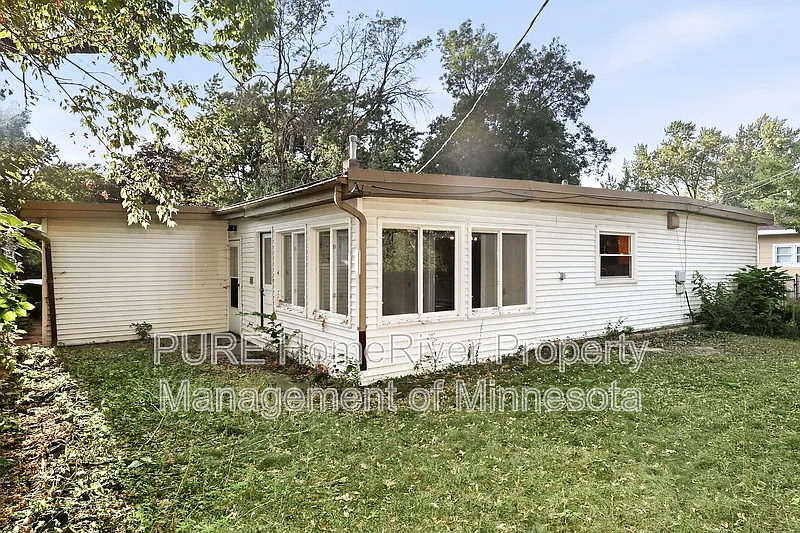 3 bed, 1.0 bath, 1414 sqft, $2,200 — Photo 2