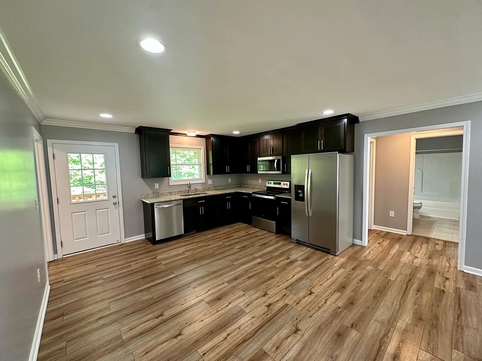 3 bed, 1350 sqft, $1,795 — Photo 3